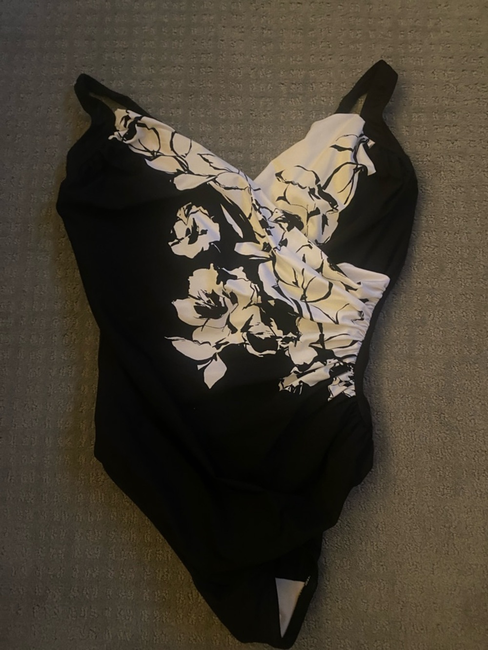 Miraclesuit Black and White Floral Surplice One-Piece Swimsuit size 16DD
